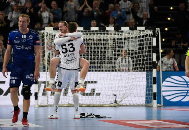 Jubel bei Lukas Nilsson (THW Kiel, 65) und Nikola Bilyk (THW Kiel, 53), Handball, Männer, THW Kiel vs Montpellier HB, Champions-League, 9. Spieltag, Gruppenphase, 30.11.19 Kiel Sparkassen-Arena Schleswig-Holstein Germany
