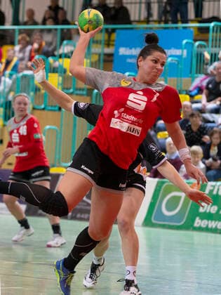 Frankfurt (Oder), 30.11.2019 - FHC vs MTV Heide 36:31 Kamola Szczecina trifft in dieser Szene fuer den FHC. Sie erzielte 3 Treffer in diesem Spiel fuer den FHC.