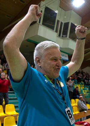 Frankfurt (Oder), 30.11.2019 - FHC vs MTV Heide 36:31 ein jubelnder FHC Trainer, Dietmar Schmidt.