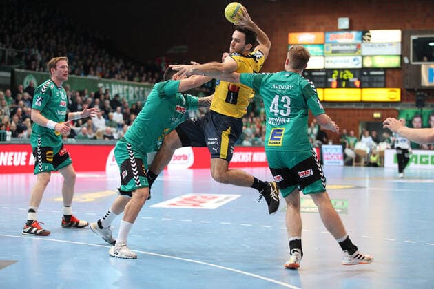 v.l. Savvas Savvas (TSV GWD Minden 7), Romain Lagarde (Rhein-Neckar Loewen 8), Christoph Reissky (TSV GWD Minden 43) GER, Handball, 1. Bundesliga, TSV GWD Minden gegen Rhein-Neckar Loewen, 30.11.2019 Minden Copyright: xStrohdiekx Eibner-Pressefotox EP_jsk