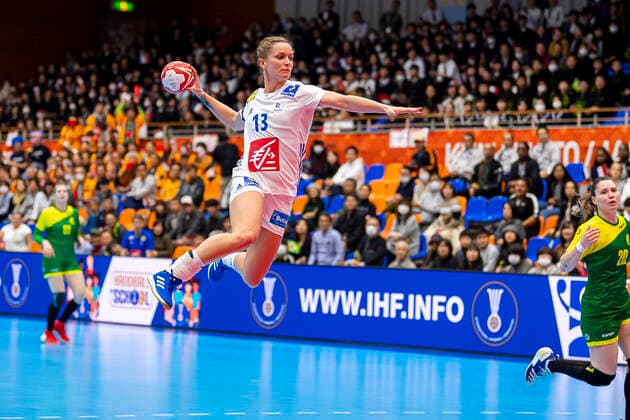 Handball, Frauen: WM 2019, Vorrunde, Gruppe B, 2. Spieltag , Brasilien - Frankreich Manon Houette (Frankreich) Yamaga City Overall Gymnasium Kumamoto Japan