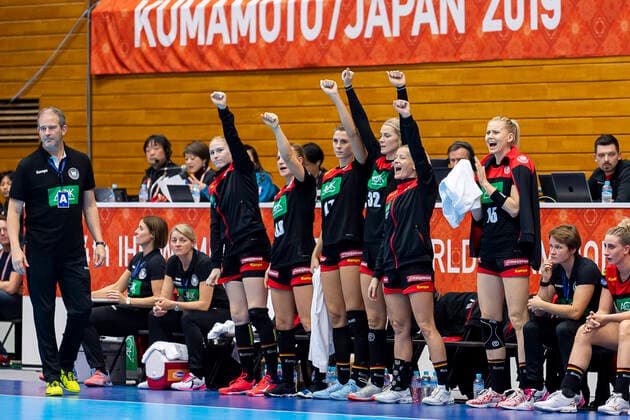 Handball, Frauen: WM 2019, Vorrunde, Gruppe B, 2. Spieltag , Australien - Deutschland die Mannschaft von Deutschland Jubel Freude Emotion Yamaga City Overall Gymnasium Kumamoto Japan
