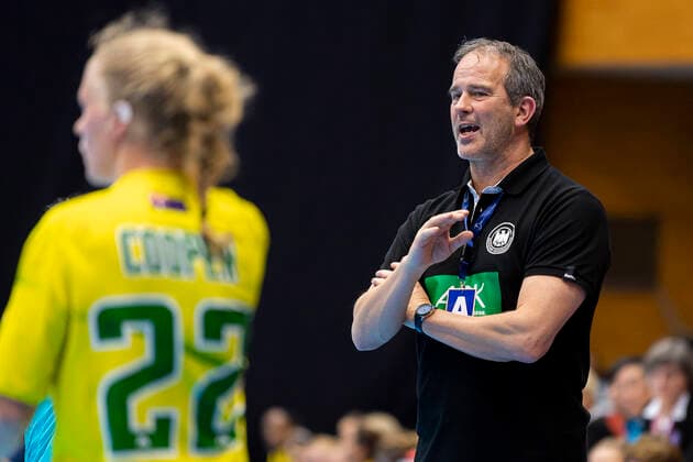 Handball, Frauen: WM 2019, Vorrunde, Gruppe B, 2. Spieltag , Australien - Deutschland Trainer Henk Groener (Deutschland) Yamaga City Overall Gymnasium Kumamoto Japan