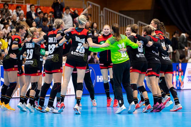 Handball, Frauen: WM 2019, Vorrunde, Gruppe B, 2. Spieltag , Australien - Deutschland die Mannschaft von Deutschland, Schlussjubel Schlußjubel Emotion Freude Yamaga City Overall Gymnasium Kumamoto Japan