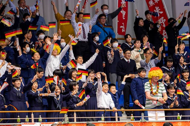 Handball, Frauen: WM 2019, Vorrunde, Gruppe B, 2. Spieltag , Australien - Deutschland Fankurve Fans Fanblock Yamaga City Overall Gymnasium Kumamoto Japan