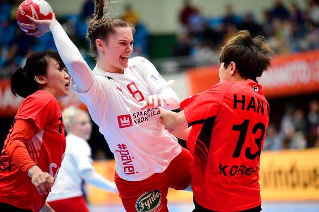 Anne Mette Hansen i aktion naar Danmark moeder Sydkorea, i den indledende runde i Gruppe B, under Kvindernes Haandbold VM i Kumamoto Prefectural Gymnasium i Japan, soendag den 1. december 2019. . , Kumamoto Denmark Copyright: BoxAmstrupx COP222 spdk20191201-124135-L