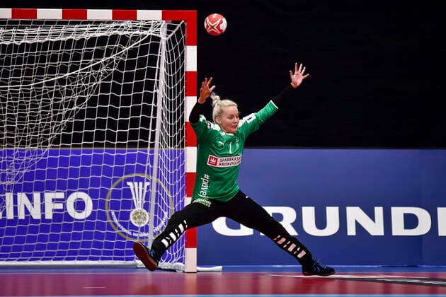 Sandra Toft i aktion da Danmark moeder Sydkorea, i den indledende runde i Gruppe B, under Kvindernes Haandbold VM i Kumamoto Prefectural Gymnasium i Japan, soendag den 1. december 2019. . , Kumamoto Denmark Copyright: BoxAmstrupx COP222 spdk20191201-125225-L