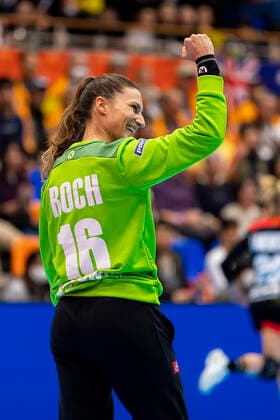 Handball, Frauen: WM 2019, Vorrunde, Gruppe B, 2. Spieltag , Australien - Deutschland Torhueterin Isabell Roch (Deutschland Dortmund) Jubel Freude Emotion Yamaga City Overall Gymnasium Kumamoto Japan