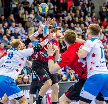 Poehle, Georg (HSG Nordhorn-Lingen 94) Spaeth, Manuel (TVB Stuttgart 9) TVB 1898 Stuttgart - HSG Nordhorn Lingen HBL LIQUI MOLY 1.Handball-BundesligaSCHARRena Stuttgart Baden-Wuerttemberg Deutschland . 01.12.19 Handball 15. Spieltag , Baden Wuerttemberg Deutschland