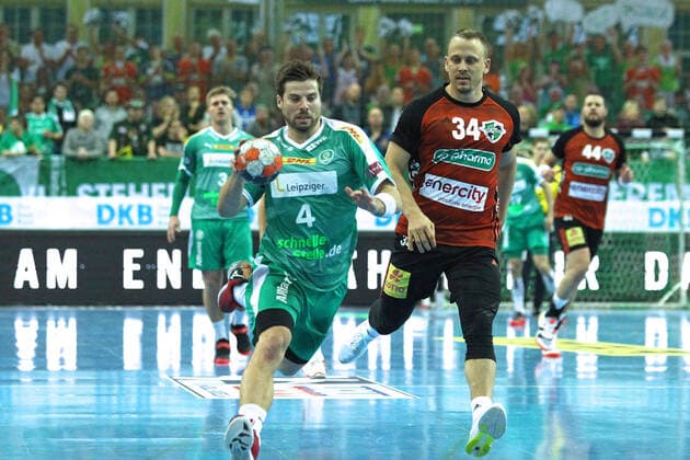 SC DHfK Leipzig vs. TSV Hannover-Burgdorf, Liqui Moly HBL, 01.12.19 Handball, 1. Bundesliga, Saison 2019 2020, 15. Spieltag: SC DHfK Leipzig vs. TSV Hannover-Burgdorf am 01.12.19 in der Quarterback Immobilien Arena Leipzig. Im Bild: Patrick WIESMACH (4, SC DHfK Leipzig am Ball) gegen Morten OLSEN (34, Hannover-Burgdorf) Copyright: xBEAUTIFULxSPORTS JanxKaeferx