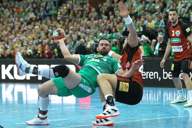 SC DHfK Leipzig vs. TSV Hannover-Burgdorf, Liqui Moly HBL, 01.12.19 Handball, 1. Bundesliga, Saison 2019 2020, 15. Spieltag: SC DHfK Leipzig vs. TSV Hannover-Burgdorf am 01.12.19 in der Quarterback Immobilien Arena Leipzig. Im Bild: Alen MILOSEVIC (34, SC DHfK Leipzig am Ball) gegen Ilija BROZOVIC (44, Hannover-Burgdorf) Copyright: xBEAUTIFULxSPORTS JanxKaeferx