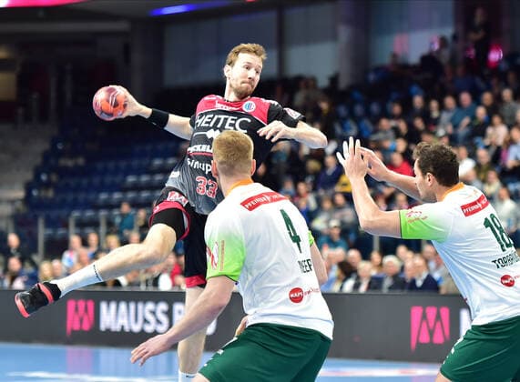 01.12.2019 - Handball - 1. Bundesliga LIQUI MOLY HBL - Saison 2019 2020 - 16.Spieltag: HC Erlangen Metropolregion Nürnberg HCE - HSG Wetzlar - OGo - Nikolai Link (33, HC Erlangen HCE ) <