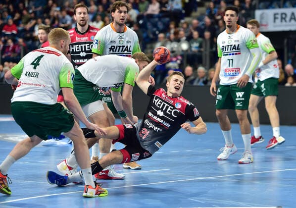 01.12.2019 - Handball - 1. Bundesliga LIQUI MOLY HBL - Saison 2019 2020 - 16.Spieltag: HC Erlangen Metropolregion Nürnberg HCE - HSG Wetzlar - OGo - Christopher Bissel (21, HC Erlangen HCE )