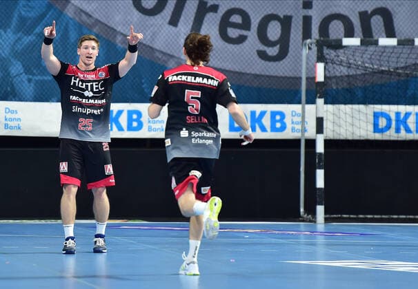 01.12.2019 - Handball - 1. Bundesliga LIQUI MOLY HBL - Saison 2019 2020 - 16.Spieltag: HC Erlangen Metropolregion Nürnberg HCE - HSG Wetzlar - OGo - Jan Schäffer (25, HC Erlangen HCE ) Johannes Sellin (5, HC Erlangen HCE ) Jubel Freude