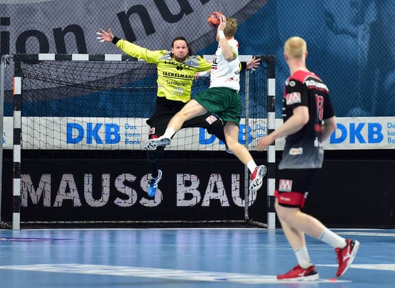 01.12.2019 - Handball - 1. Bundesliga LIQUI MOLY HBL - Saison 2019 2020 - 16.Spieltag: HC Erlangen Metropolregion Nürnberg HCE - HSG Wetzlar - OGo - Nikolas Katsigiannis (29, HC Erlangen HCE ) Kristian Björnsen (7, HSG Wetzlar)