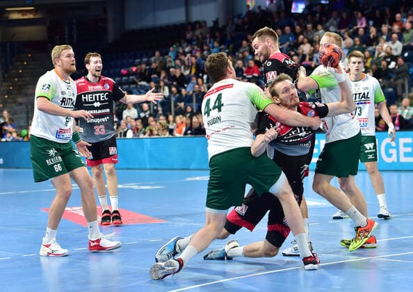 01.12.2019 - Handball - 1. Bundesliga LIQUI MOLY HBL - Saison 2019 2020 - 16.Spieltag: HC Erlangen Metropolregion Nürnberg HCE - HSG Wetzlar - OGo - Lenny Rubin (44, HSG Wetzlar) Antonio Metzner (27, HC Erlangen HCE )