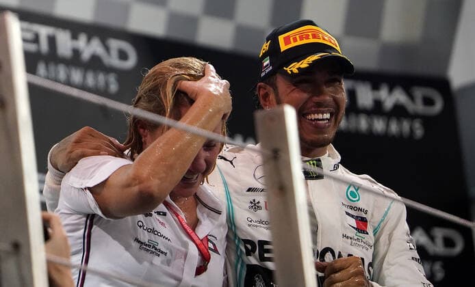 FORMULA 1 ETIHAD AIRWAYS ABU DHABI GRAND PRIX 2019 01.12.2019, Yas Marina Circuit, Abu Dhabi, FORMULA 1 ETIHAD AIRWAYS ABU DHABI GRAND PRIX 2019 , im Bild Podium: Sieger Lewis Hamilton (GB 44), Mercedes-AMG Petronas Motorsport, Britta Seeger (Mercedes)