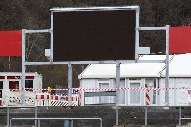 Fußball, Stadiongeschichte Sportfreunde Siegen Die neue Anzeigetafel im Leimbachstadion Fussball Oberliga Westfalen, 16. Spieltag, Sportfreunde Siegen - SV Schermbeck 1912, am 01.12.2019 in Siegen Deutschland.