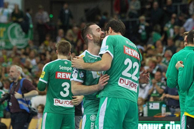 SC DHfK Leipzig vs. TSV Hannover-Burgdorf, Liqui Moly HBL, 01.12.19 Handball, 1. Bundesliga, Saison 2019 2020, 15. Spieltag: SC DHfK Leipzig vs. TSV Hannover-Burgdorf am 01.12.19 in der Quarterback Immobilien Arena Leipzig. Im Bild: Alen MILOSEVIC (34, SC DHfK Leipzig) freut sich mit Marko MAMIC (22, SC DHfK Leipzig) Copyright: xBEAUTIFULxSPORTS JanxKaeferx