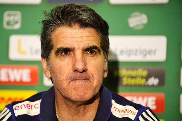 1. Handball-Bundesliga 2019 2020, 15. Spieltag, SC DHfK Leipzig - TSV Hannover-Burgdorf (1.12.2019) - 30:27 Antonio Carlos Ortega (Trainer Hannover-Burgdorf) auf der Pressekonferenz nach dem Handball-Bundesliga-Spiel Leipzig gegen Hannover-Burgdorf (01.12.2019) Leipzig Sachsen Deutschland Arena Leipzig