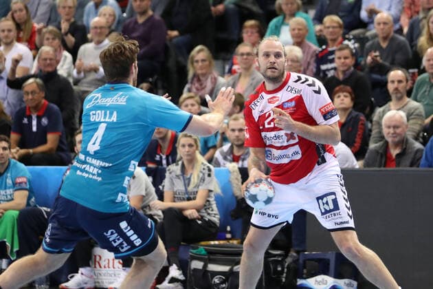 SG Flensburg-Handewitt vs Aalborg Handbold, Handball, EHF Champions League Gruppenphase, 01.12.19; Flensburg Henrik Moellgaard Jensen(Aalborg Handbold, 21) gegen Johannes Golla (SG Flensburg-Handewitt, 04) Copyright: xBEAUTIFULxSPORTS MarioxM.xKobergx