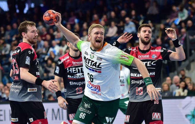 01.12.2019 - Handball - 1. Bundesliga LIQUI MOLY HBL - Saison 2019 2020 - 16.Spieltag: HC Erlangen Metropolregion Nürnberg HCE - HSG Wetzlar - OGo - Nikolai Link (33, HC Erlangen HCE ) Michael Haaß Haass (13, HC Erlangen HCE ) Anton Lindskog (66, HSG Wetzlar) Sime Ivic (19, HC Erlangen HCE )
