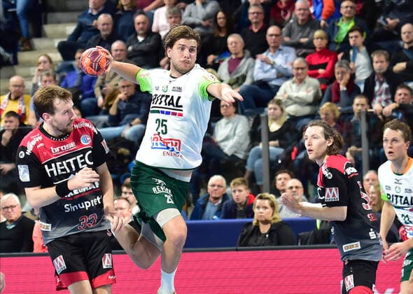 01.12.2019 - Handball - 1. Bundesliga LIQUI MOLY HBL - Saison 2019 2020 - 16.Spieltag: HC Erlangen Metropolregion Nürnberg HCE - HSG Wetzlar - OGo - Nikolai Link (33, HC Erlangen HCE ) Olle Forsell Schefvert (25, HSG Wetzlar)
