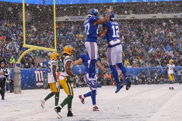 Bilder des Jahres 2019, Sport 12 Dezember Sport Bilder des Tages EAST RUTHERFORD, NJ - DECEMBER 01: New York Giants wide receiver Sterling Shepard (87) celebrates with New York Giants wide receiver Cody Latimer (12) after he makes a touchdown catch in the snow during the first quarter of the National Football League game between the New York Giants and the Green Bay Packers on December 1, 2019 at MetLife Stadium in East Rutherford, NJ. (Photo by Rich Graessle Icon Sportswire) NFL, American Football Herren, USA DEC 01 Packers at Giants Icon1912015020