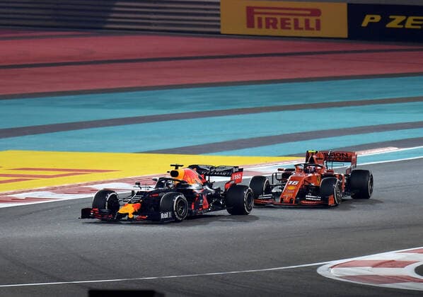 FORMULA 1 ETIHAD AIRWAYS ABU DHABI GRAND PRIX 2019 01.12.2019, Yas Marina Circuit, Abu Dhabi, FORMULA 1 ETIHAD AIRWAYS ABU DHABI GRAND PRIX 2019 , im Bild Überholmanöver von Max Verstappen (NEL 33), Aston Martin Red Bull Racing an Charles Leclerc (MCO 16), Scuderia Ferrari Mission Winnow