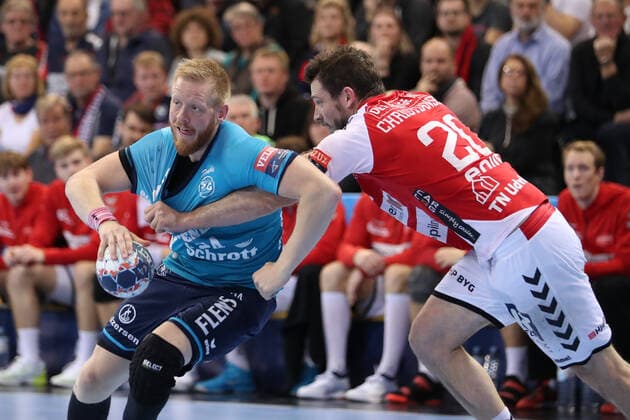 SG Flensburg-Handewitt vs Aalborg Handbold, Handball, EHF Champions League Gruppenphase, 01.12.19; Flensburg Jim Gottfridsson (SG Flensburg-Handewitt, 24) gegen Mats Christiansen (Aalborg Handbold, 20) Copyright: xBEAUTIFULxSPORTS MarioxM.xKobergx