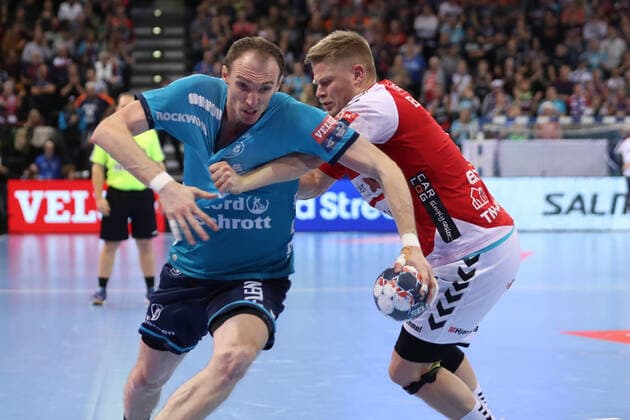 SG Flensburg-Handewitt vs Aalborg Handbold, Handball, EHF Champions League Gruppenphase, 01.12.19; Flensburg Holger Glandorf (SG Flensburg-Handewitt, 09) gegen Sebastian Barthold (Aalborg Handbold, 06) Copyright: xBEAUTIFULxSPORTS MarioxM.xKobergx