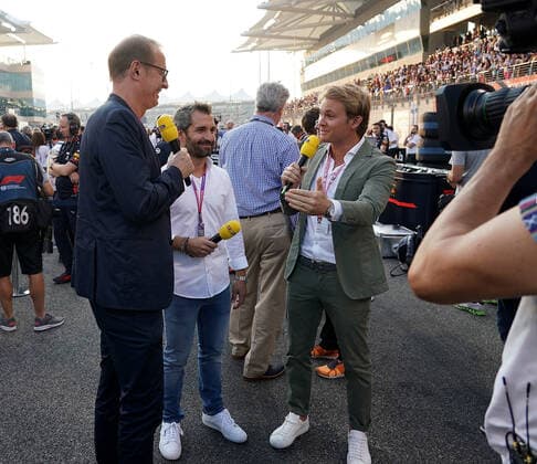 Sport Bilder des Tages FORMULA 1 ETIHAD AIRWAYS ABU DHABI GRAND PRIX 2019 01.12.2019, Yas Marina Circuit, Abu Dhabi, FORMULA 1 ETIHAD AIRWAYS ABU DHABI GRAND PRIX 2019 , im Bild Florian König (RTL Moderator), DTM Rennfahrer Timo Glock (DEU 16), BMW Team RMR, Formel 1 Weltmeister Nico Rosberg