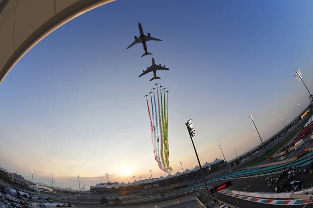 FORMULA 1 ETIHAD AIRWAYS ABU DHABI GRAND PRIX 2019 01.12.2019, Yas Marina Circuit, Abu Dhabi, FORMULA 1 ETIHAD AIRWAYS ABU DHABI GRAND PRIX 2019 , im Bild Flugzeuge überfliegen die Rennstrecke.