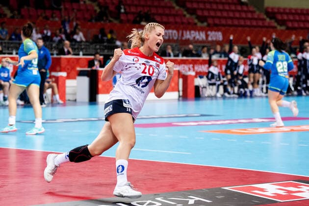 191202 Marit Roberg Jacobsen of Norway celebrates during the Women s World Handball Championship game between Slovenia and Norway on December 2, 2019 in Kumamoto. Photo: Daniel Stiller Bildbyran kod DS 59409 bbeng dam women handball handboll world handball championship 2019 norway norge handball vm slovenia slovenien jubel Copyright: DANIELxSTILLER BB191202DS014
