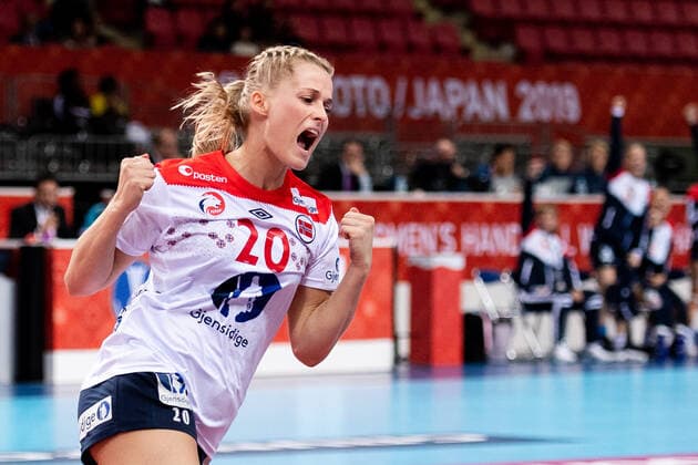 191202 Marit Roberg Jacobsen of Norway celebrates during the Women s World Handball Championship game between Slovenia and Norway on December 2, 2019 in Kumamoto. Photo: Daniel Stiller Bildbyran kod DS 59409 bbeng dam women handball handboll world handball championship 2019 norway norge handball vm slovenia slovenien jubel Copyright: DANIELxSTILLER BB191202DS015
