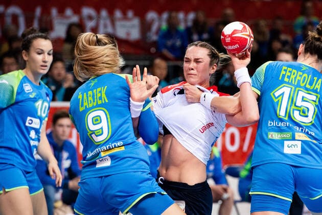 191202 Kari Brattset of Norway during the Women s World Handball Championship game between Slovenia and Norway on December 2, 2019 in Kumamoto. Photo: Daniel Stiller Bildbyran kod DS 59409 bbeng dam women handball handboll world handball championship 2019 norway norge handball vm slovenia slovenien Copyright: DANIELxSTILLER BB191202DS017