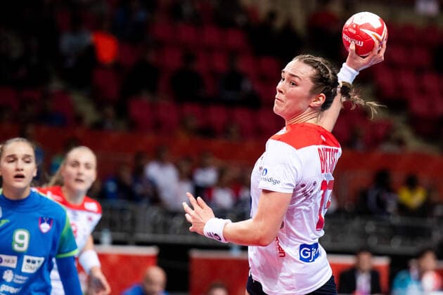 191202 Kari Brattset of Norway during the Women s World Handball Championship game between Slovenia and Norway on December 2, 2019 in Kumamoto. Photo: Daniel Stiller Bildbyran kod DS 59409 bbeng dam women handball handboll world handball championship 2019 norway norge handball vm slovenia slovenien Copyright: DANIELxSTILLER BB191202DS018