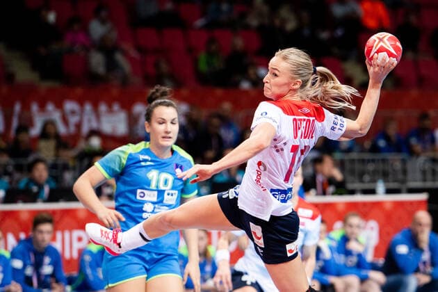 191202 Stine Bredal Oftedal of Norway during the Women s World Handball Championship game between Slovenia and Norway on December 2, 2019 in Kumamoto. Photo: Daniel Stiller Bildbyran kod DS 59409 bbeng dam women handball handboll world handball championship 2019 norway norge handball vm slovenia slovenien Copyright: DANIELxSTILLER BB191202DS020
