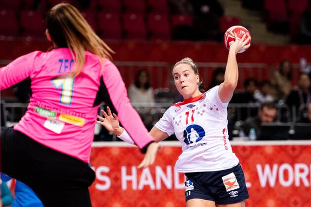 191202 Malin Aune of Norway during the Women s World Handball Championship game between Slovenia and Norway on December 2, 2019 in Kumamoto. Photo: Daniel Stiller Bildbyran kod DS 59409 bbeng dam women handball handboll world handball championship 2019 norway norge handball vm slovenia slovenien Copyright: DANIELxSTILLER BB191202DS027