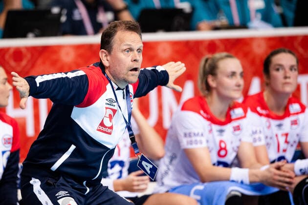 191202 Thorir Hergeirsson, head coach of Norway during the Women s World Handball Championship game between Slovenia and Norway on December 2, 2019 in Kumamoto. Photo: Daniel Stiller Bildbyran kod DS 59409 bbeng dam women handball handboll world handball championship 2019 norway norge handball vm slovenia slovenien Copyright: DANIELxSTILLER BB191202DS037