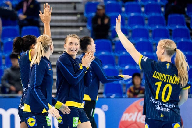191202 Isabelle Gullden of Sweden celebrates after the Women s World Handball Championship match between China and Sweden on December 2, 2019 in Kumamoto. Photo: Ludvig Thunman BILDBYRAN kod LT 35690 bbeng dam women handball handboll world handball championship 2019 sverige sweden china kina jubel Copyright: LUDVIGxTHUNMAN BB191202LT046