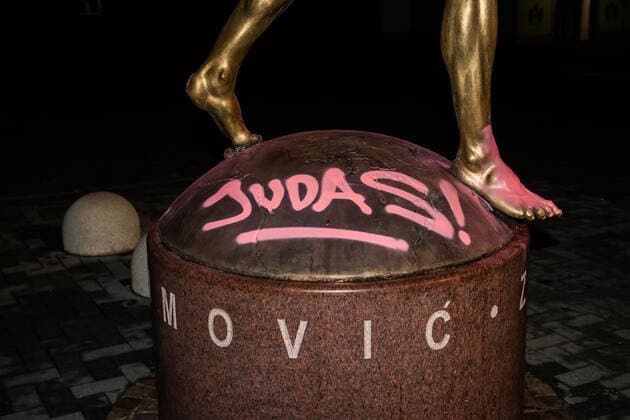 Bilder des Jahres 2019, Sport 12 Dezember Sport Themen der Woche KW49 Sport Bilder des Tages Fußball, Zlatan Ibrahimovic Statue abermals Opfer von Vandalismus 191202 The statue of Zlatan Ibrahimovic has been vandalized on December 2, 2019 in Malmö. Photo: Christoffer Borg Mattisson BILDBYRAN COP 261 bbeng fotboll football soccer zlatan ibrahimovic staty statue *** 191202 The statue of Zlatan Ibrahimovic has been vandalized on December 2, 2019 in Malmö Photo Christoffer Borg Mattisson BILDBYRAN COP 261 bbeng football football soccer zlatan ibrahimovic statue statue,  Copyright: CHRISTOFFERxBORGxMATTISSON BB191202BB227