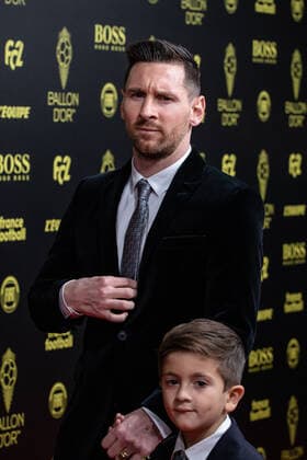(191203) -- PARIS, Dec. 3, 2019 (Xinhua) -- Barcelona s Argentinian forward Lionel Messi (L) arrives to attend the Ballon d Or 2019 awards ceremony at the Theatre du Chatelet in Paris, France, Dec. 2, 2019. (Photo by Aurelien Morissard Xinhua) (SP)FRANCE-PARIS-SOCCER-BALLON D OR 2019 AWARDS 