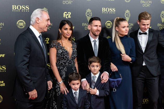 (191203) -- PARIS, Dec. 3, 2019 (Xinhua) -- Former Barcelona forward Hristo Stoichkov (1st L), Barcelona s Argentinian forward Lionel Messi (3rd L) and his wife Antonella Roccuzzo (2nd L) arrive to attend the Ballon d Or 2019 awards ceremony at the Theatre du Chatelet in Paris, France, Dec. 2, 2019. (Photo by Aurelien Morissard Xinhua) (SP)FRANCE-PARIS-SOCCER-BALLON D OR 2019 AWARDS 