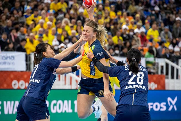 191203 Isabelle Gullden of Sweden during the Women s World Handball Championship match between Sweden and Japan on December 3, 2019 in Kumamoto. Photo: Ludvig Thunman BILDBYRAN kod LT 35691 bbeng dam women handball handboll world handball championship 2019 sverige sweden japan Copyright: LUDVIGxTHUNMAN BB191203LT024