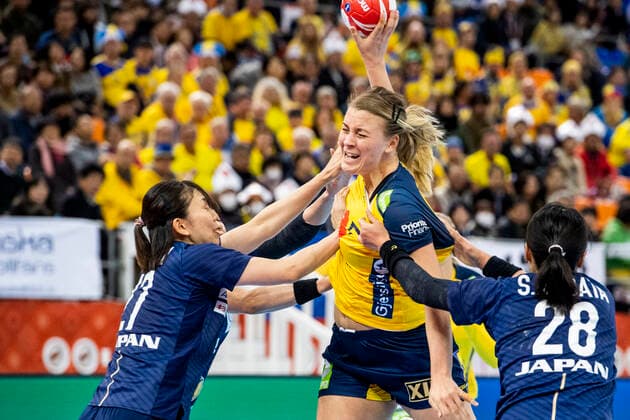 191203 Isabelle Gullden of Sweden during the Women s World Handball Championship match between Sweden and Japan on December 3, 2019 in Kumamoto. Photo: Ludvig Thunman BILDBYRAN kod LT 35691 bbeng dam women handball handboll world handball championship 2019 sverige sweden japan Copyright: LUDVIGxTHUNMAN BB191203LT032