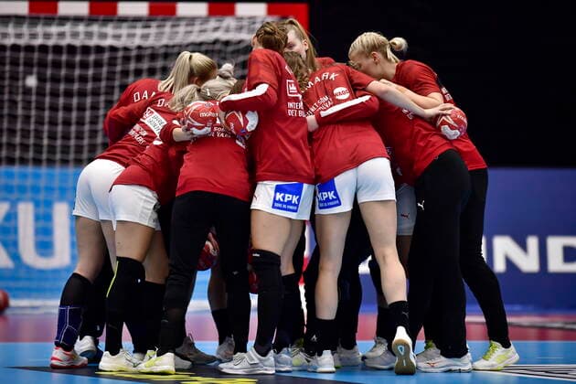 De danske spillere inden Danmark moeder Tyskland, i den indledende runde i Gruppe B, under Kvindernes Haandbold VM i Kumamoto Prefectural Gymnasium i Japan, tirsdag den 3. december 2019. . , Kumamoto Denmark Copyright: BoxAmstrupx COP222 spdk20191203-121658-L