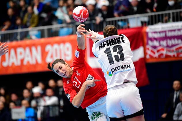 Louise Burgaard i aktion da Danmark moeder Tyskland, i den indledende runde i Gruppe B, under Kvindernes Haandbold VM i Kumamoto Prefectural Gymnasium i Japan, tirsdag den 3. december 2019. , Kumamoto Denmark Copyright: BoxAmstrupx COP222 spdk20191203-123839-L