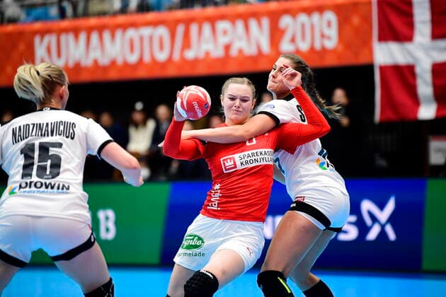 Anne Mette Hansen i aktion da Danmark moeder Tyskland, i den indledende runde i Gruppe B, under Kvindernes Haandbold VM i Kumamoto Prefectural Gymnasium i Japan, tirsdag den 3. december 2019. , Kumamoto Denmark Copyright: BoxAmstrupx COP222 spdk20191203-124533-L