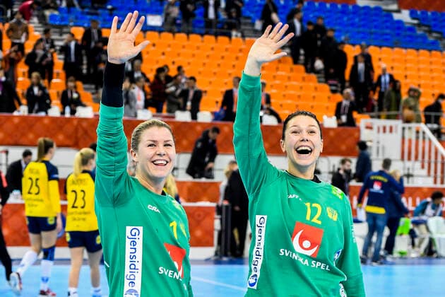 191203 goalkeeper Martina Thörn and dgoalkeeper Filippa Idehn of Sweden after the Women s World Handball Championship match between Sweden and Japan on December 3, 2019 in Kumamoto. Photo: Ludvig Thunman BILDBYRAN kod LT 35691 bbeng dam women handball handboll world handball championship 2019 sverige sweden japan Copyright: LUDVIGxTHUNMAN BB191203LT073